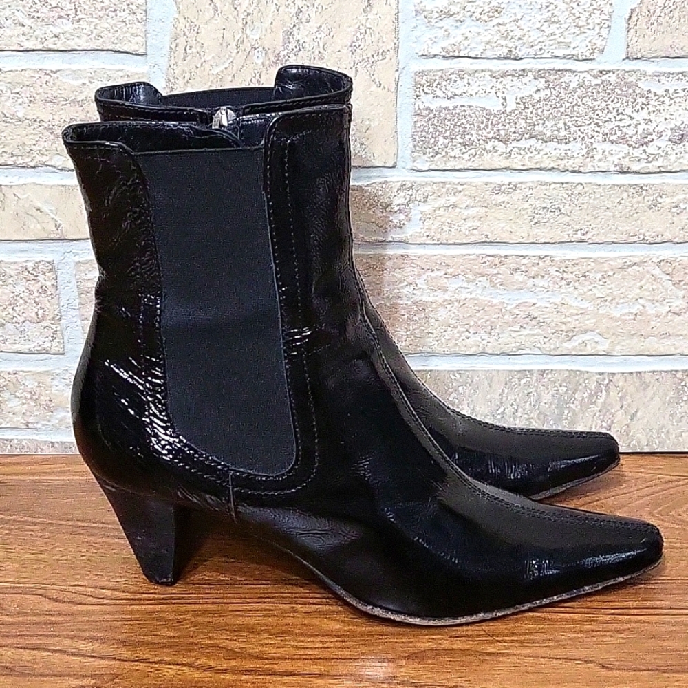 AQUATALIA ZYLO PATENT LEATHER POINTY TOE BOOT ZIP